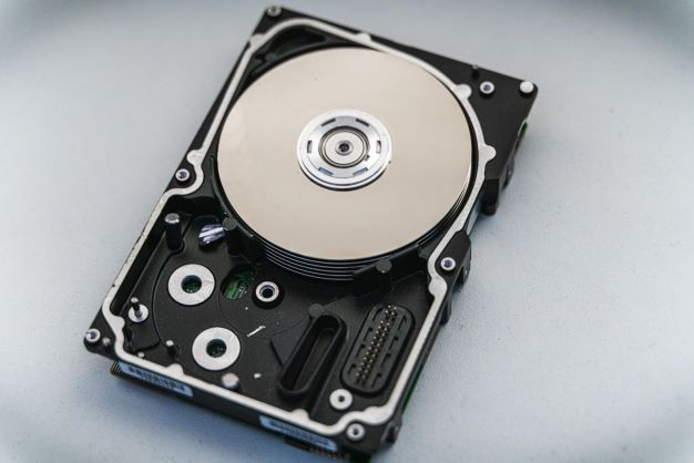 The factors of writing and erasing speed on SMR hard disks
